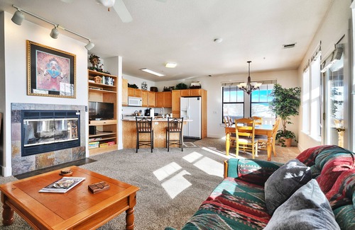 Pinebrook Condo | Conveniently located-Park City condo with deck and mountain views
