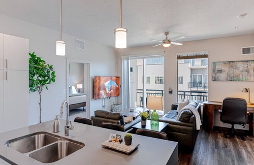 Rio Grande Apartment | Convention Ctr 2BR/2BA Luxury Apartment Pool, HTub, Theatre