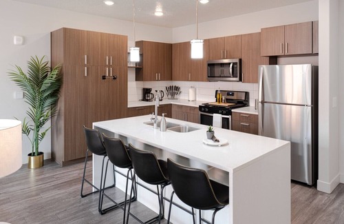 Rio Grande Apartment | Convention Ctr Luxury 1BR Pool Gym Hot Tub