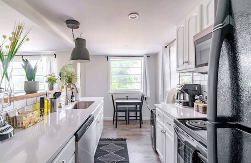 Victorian Village Apartment | Convention – Pets – Short North – Private Parking