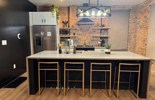 Italian Village House | Convention - Short North – King Bed – Free Parking
