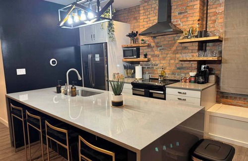 Italian Village House | Convention - Short North – King Bed – Free Parking