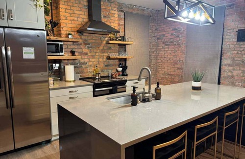 Italian Village House | Convention - Short North – King Bed – Free Parking