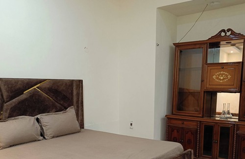 Delhi Bed & Breakfast | Conventional Home 2 BHK with lawn-Heart Of Delhi
