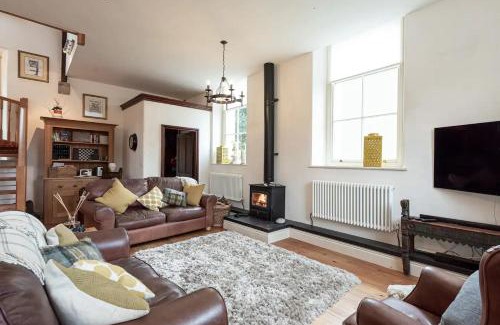 Dwygyfylchi House | Converted Chapel, Stunning Sea & Mountain Views!