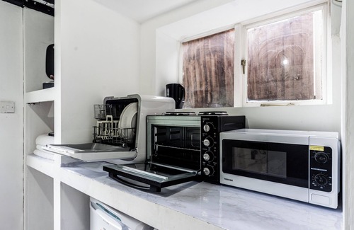 Kenton Apartment | Converted Cinema/Art Room to Studio Apartment nn