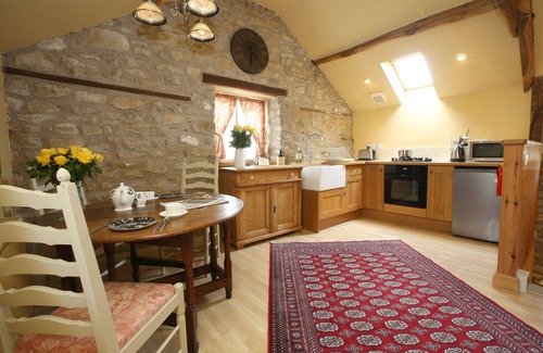 Kirkbymoorside Cottage | Converted stable Mews Cottage with one king bed Sleigh bedroom