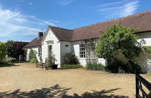 Cropthorne House | Converted Stables in the grounds of a Manor House on the River Avon
