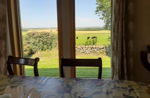 Gordon Villa | Coo's View, 5 Hardiesmill Place Farm Cottages