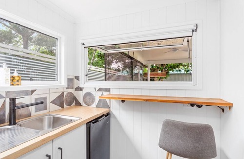 Lammermoor House | Cooee Bay Beach House Sleeps 10 walk to beach -Yeppoon
