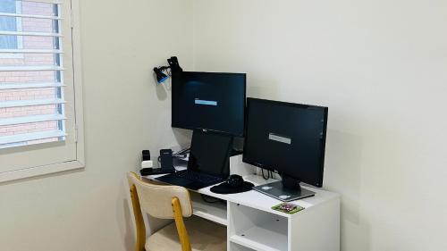 Coogee House | Coogee Sunrise shared Apt with Parking & Work Desk