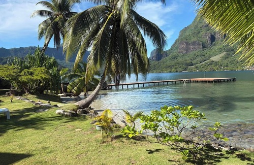 Otumai House | Cook's Bay Beach Bungalow