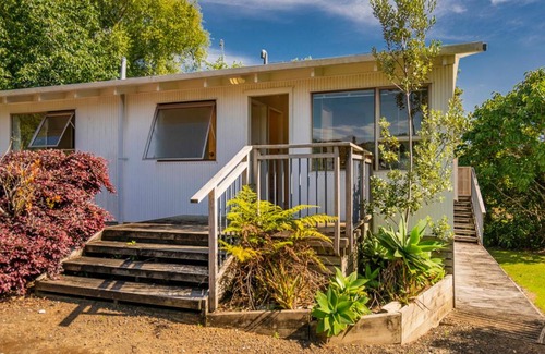 Cooks Beach House | Cooks Beach Cutie - Cooks Beach Holiday Home