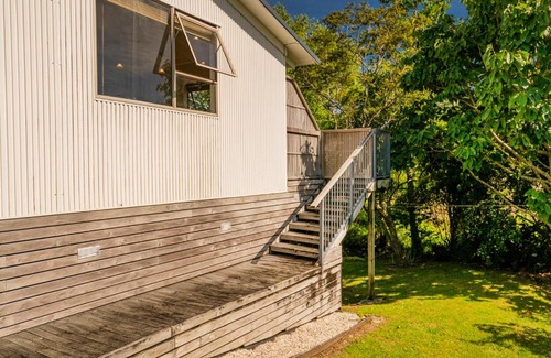 Cooks Beach House | Cooks Beach Cutie - Cooks Beach Holiday Home