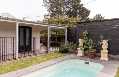 Lauriston House | COOKS HOUSE - 4 BEDROOM WEATHERBOARD IN LAURISTON
