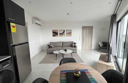 Accra Apartment | Cool 1 bedroom Corner apartment with a view of the Tetteh Quarshie interchange.