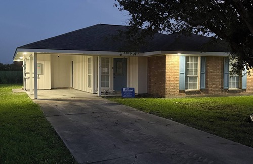 Plattenville House | Cool 3-bedroom house with Central AC/Heat, Ultra fast WIFI in Belle Rose