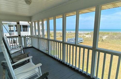 Windy Hill House | Cool Air Cottage- Upstairs- Ocean Front Duplex