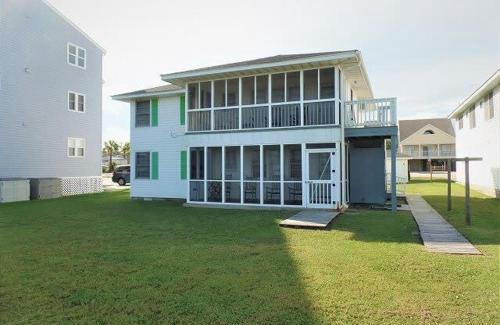 Windy Hill House | Cool Air Cottage- Upstairs- Ocean Front Duplex