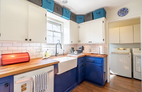 Mar Vista House | Cool August Getaway! A/C. Easy access: Beach, Airport, UCLA, Santa Monica, DTLA!