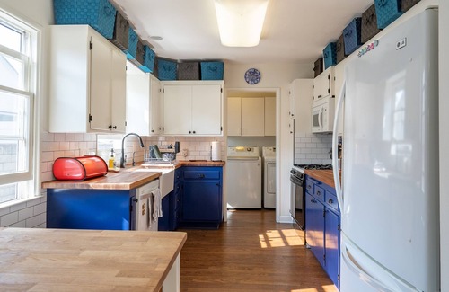 Mar Vista House | Cool August Getaway! A/C. Easy access: Beach, Airport, UCLA, Santa Monica, DTLA!