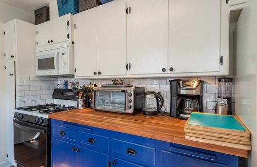 Mar Vista House | Cool August Getaway! A/C. Easy access: Beach, Airport, UCLA, Santa Monica, DTLA!