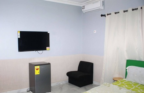 Tema Bed & Breakfast | Cool bed & breakfast with AC in Ashiaman Kubekro No 4