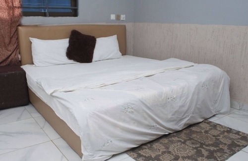 Tema Bed & Breakfast | Cool bed & breakfast with AC in Ashiaman Kubekro No 4