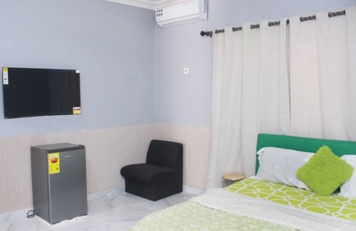 Tema Bed & Breakfast | Cool bed & breakfast with AC in Ashiaman Kubekro No 7