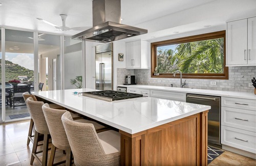 Hart Bay Villa | Cool Change Villa- Luxury Villa with Lush Landscaping & updated/modern amenities