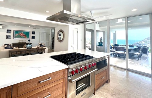 Hart Bay Villa | Cool Change Villa- Luxury Villa with Lush Landscaping & updated/modern amenities