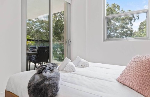 Gosford Apartment | Cool Coastal Pad with Panoramic Water Views