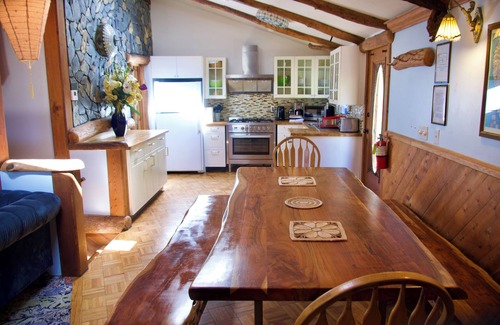 Midpines House | Cool Hippie House off Highway 140 and 27 miles from Yosemite Valley