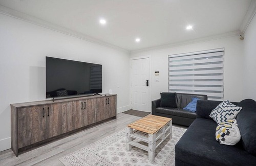 Surrey Newton House | Cool house with AC in charming Surrey