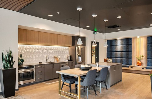 Totem Lake Apartment | Cool Kirkland 1BR w/Gym, Lounge, Balcony, A/C & W/D, by Blueground