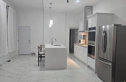 Mount Auburn Apartment | Cool luxury apartment with parking in vibrant Cincinnati Downtown