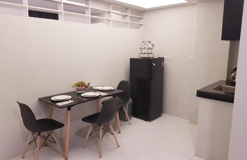 Olympia Apartment | Cool Off Elegant Condotel