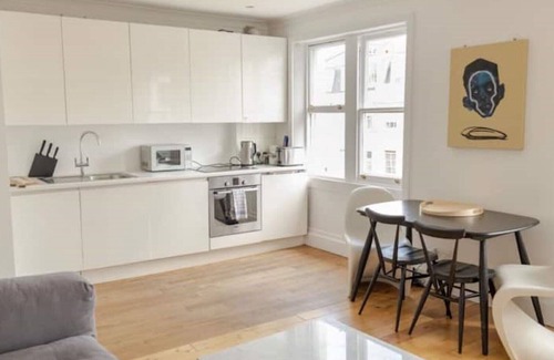 Bayswater Apartment | Cool, Quiet, 2 bed Notting Hill Gate
