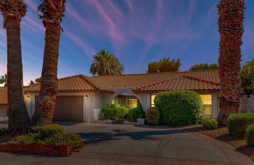 Rancho Oakey House | Cool Retreat with Pool and Hot Tub, Just 10 Minutes from the Strip!