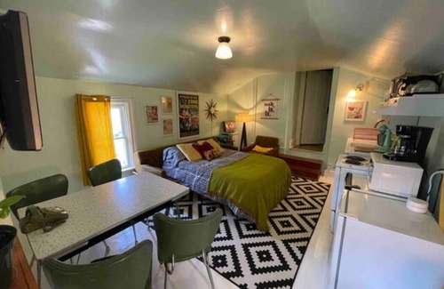 Niagara Falls Apartment | Cool, retro inspired apartment, full of atomic decor! 5 minute walk to the falls