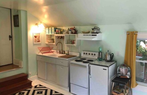 Niagara Falls Apartment | Cool, retro inspired apartment, full of atomic decor! 5 minute walk to the falls
