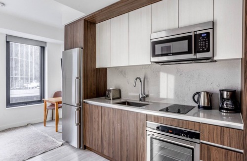 Seaport District Apartment | Cool Seaport Studio w/Fitness, close to Shopping & Dining, by Blueground