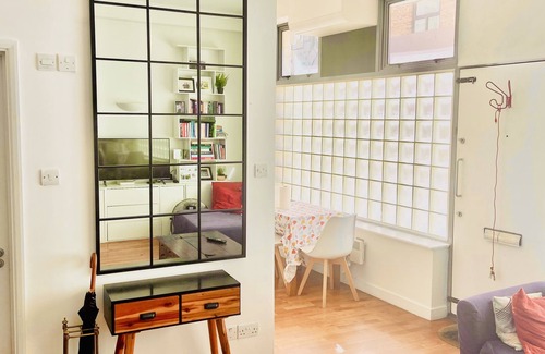 Weavers Apartment | Cool Shoreditch apartment for up to 6 people 2 mins from famous Brick Lane