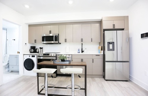Brookland Bed & Breakfast | Cool & Spacious CitySkyline View Home in Brookland
