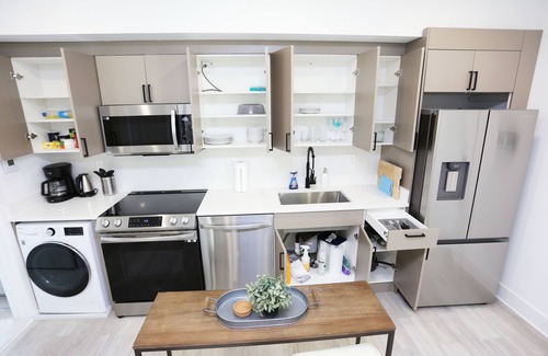 Brookland Bed & Breakfast | Cool & Spacious CitySkyline View Home in Brookland