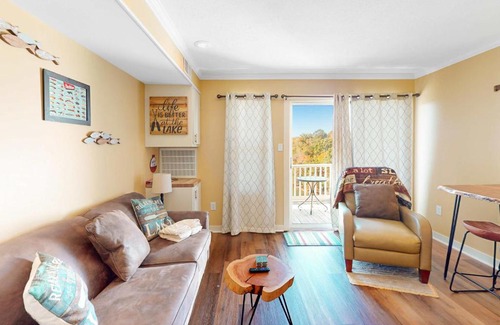 North Shore Apartment | Cool Water