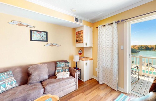 North Shore Apartment | Cool Water