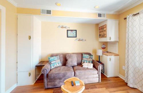 North Shore Apartment | Cool Water
