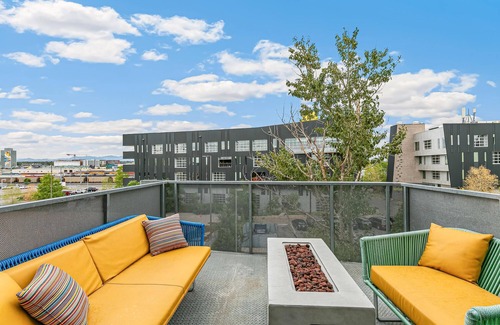 River North Art District Condo | Coolest loft in Denver with Food /Nightlife in River North Arts District