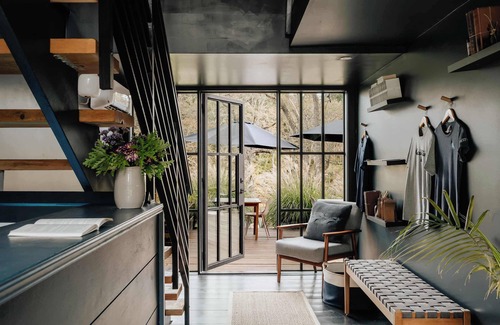 Jeffersonville House | Coop 002 Summary: Thi